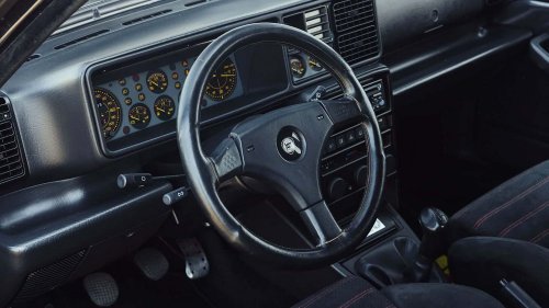 Este Lancia Delta HF Integrale negro, de Vasco Rossi, está en venta