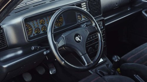 Este Lancia Delta HF Integrale negro, de Vasco Rossi, está en venta