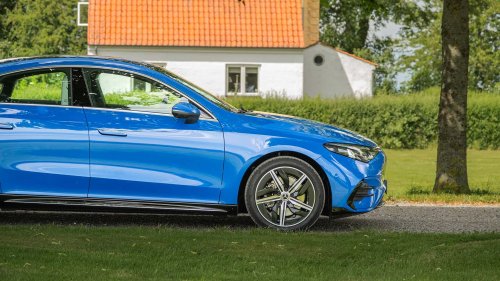Mercedes-Benz CLA 2025: conducimos la cautivadora berlina