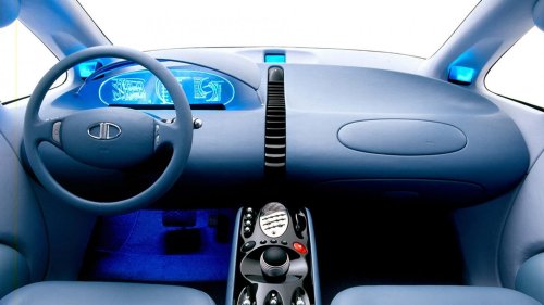 El Daewoo con retrovisores digitales y faros LED de los años 90