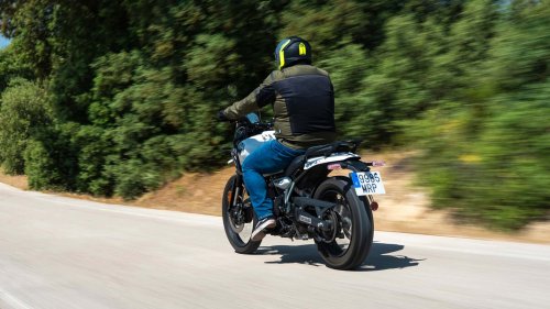 Royal Enfield lanza la edición especial Mana Black de la Himalayan