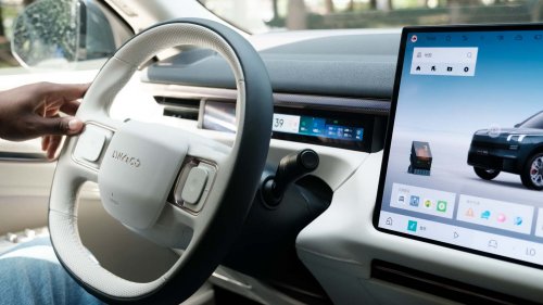 Lynk &amp; Co 900 Hybrid Mewah Bertenaga 845 HP yang Nyaman