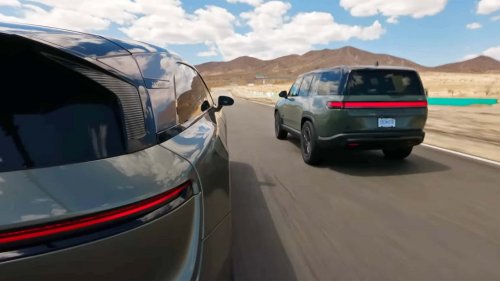 Lucid Gravity Baru Saja Menaklukkan SUV Quad-Motor Rivian