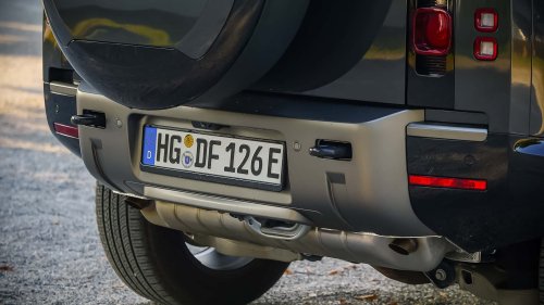 Land Rover Defender P300e im Test: Sanftmütiger Offroad-Gigant