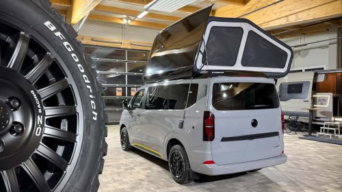 Motor diésel de 150 CV y base Ford o VW para esta camper con un gran techo desplegable