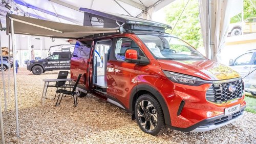 Ford Nugget celebra sus 40 años con una camper especial retro