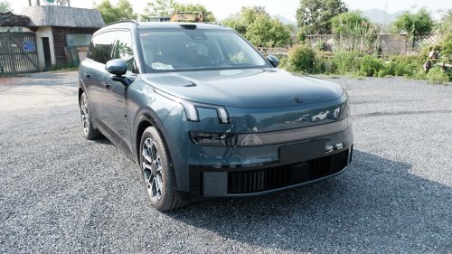 Lynk &amp; Co 900 Hybrid Mewah Bertenaga 845 HP yang Nyaman