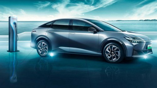 Toyota 'Terkejut' dengan Kecepatan Pengembangan Mobil Listrik BYD