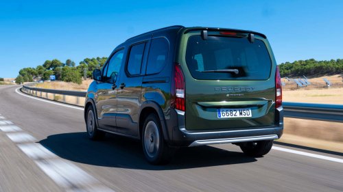 Citroën C15 con 67 km y Citroën 2CV AZU: las furgonetas legendarias que "esconde" Stellantis Vigo