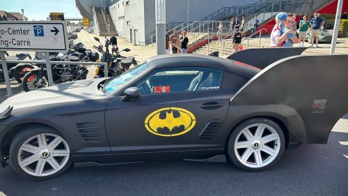 Irrer Batmobil-Umbau am Nürburgring erwischt