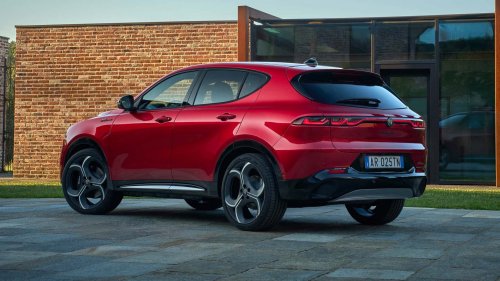 The 2026 Alfa Romeo Tonale Loses Its Hybrid but Looks Better