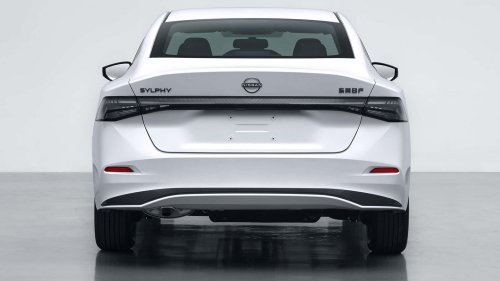 Nissan Sentra Baru Memulai Debut Perdana