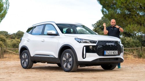 EBRO s400, al volante del SUV híbrido compacto español