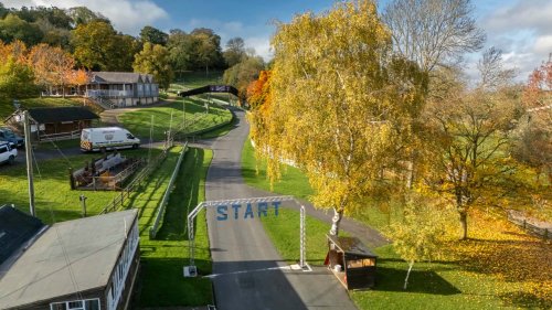 Man Leaves Range Rover Unattended 1 Week While On Vacation. Then He Sees What It Looks Like