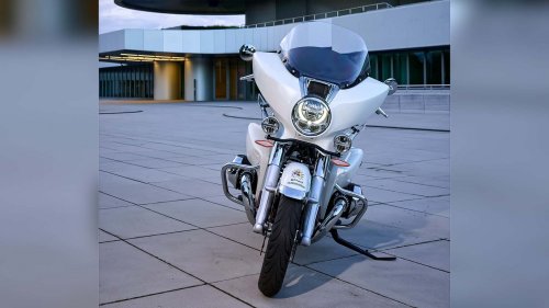 BMW R 18 Transcontinental: Papst-Motorrad erzielt hohe Summe