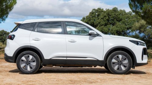 EBRO s400, al volante del SUV híbrido compacto español