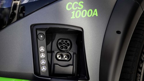 Mercedes expérimente la recharge rapide, bidirectionnelle et sans fil