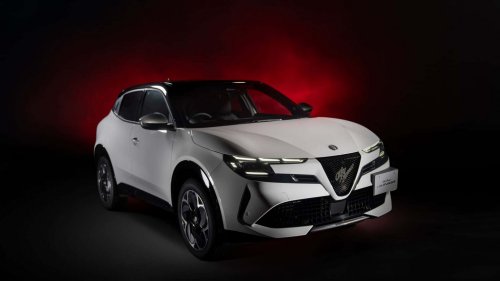 El Alfa Romeo Junior desplaza la matrícula a un lado
