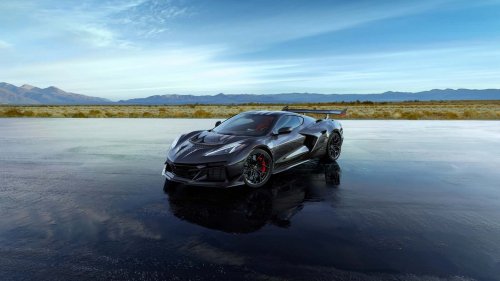 Chevrolet Celebrates America's Birthday With Special Stars and Stripes Graphics