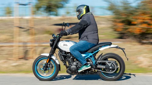 Royal Enfield Guerrilla 450, una naked para iniciarse con estilo