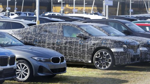 BMW iX4 (2026) erstmals als Erlkönig erwischt