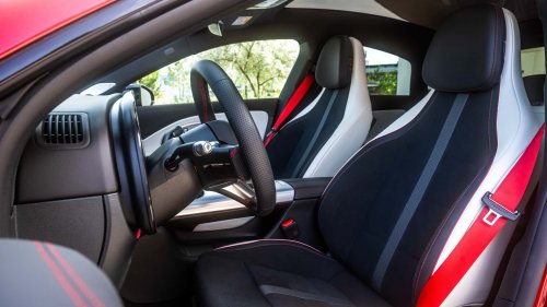 Mercedes-Benz CLA 2025: conducimos la cautivadora berlina