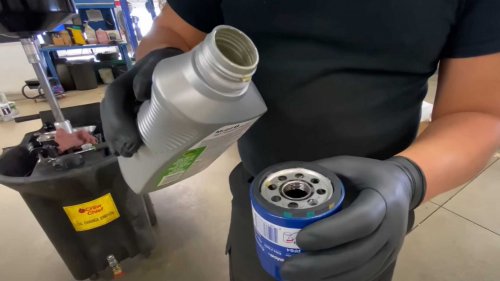 Woman Waits Over A Year To Get Her Oil Changed. Now She's Terrified the Techs Can Tell