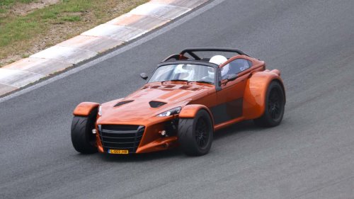Donkervoort F22: Konsistensi Radikal dalam Konstruksi Mobil