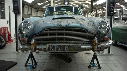 Dieser schrottreife Aston Martin DB5 glänzt wieder wie neu
