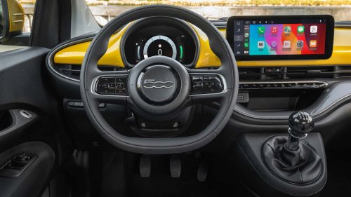 The New Fiat 500 With a Gas Engine Is Never In a Hurry