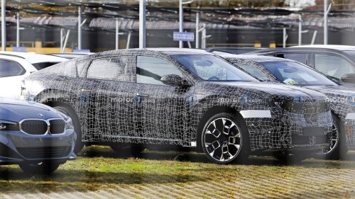 BMW iX4 (2026) erstmals als Erlkönig erwischt