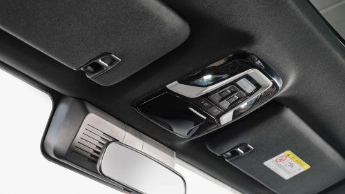 EMC 212, el interior y el maletero del nuevo todoterreno de gasolina