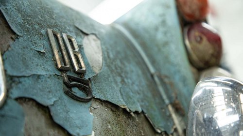 Dieser schrottreife Aston Martin DB5 glänzt wieder wie neu