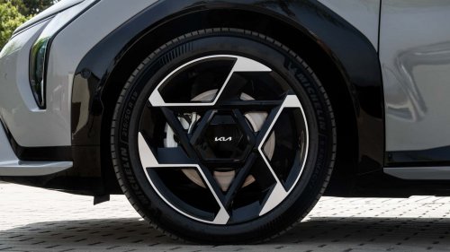 Kia EV4, primera prueba del compacto coreano fabricado en Europa