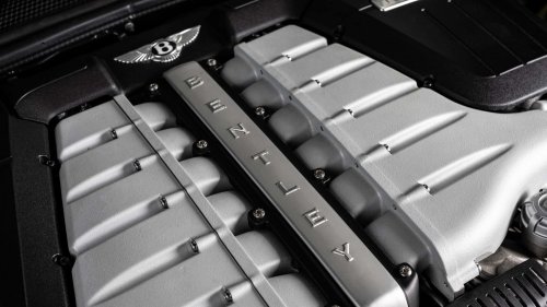 Bentley maintient les moteurs à essence face à une "baisse de la demande pour les véhicules électriques de luxe"