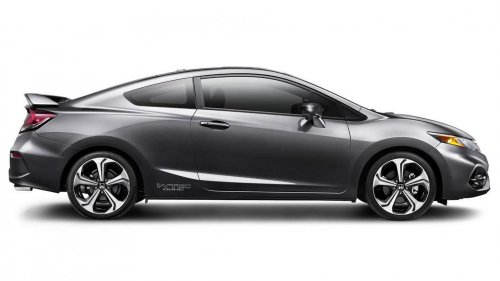 'Where Are You? 1995?": Gen Z Honda Civic Driver Tries to Get Gas from Reagan-Era Pump. Then a Worker Has to Intervene