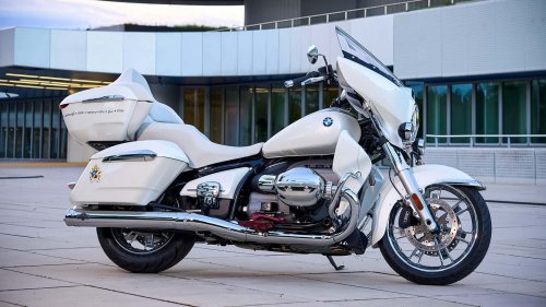 BMW R 18 Transcontinental: Papst-Motorrad erzielt hohe Summe