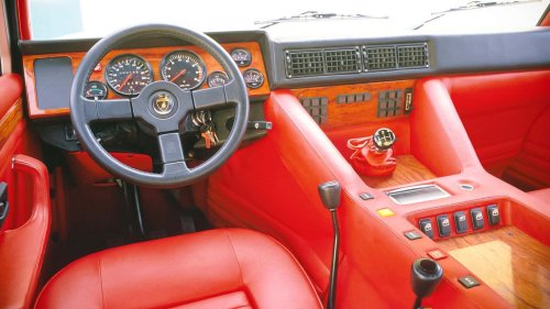 Lamborghini LM 002 (1986-1993) : Proie énorme et délirante