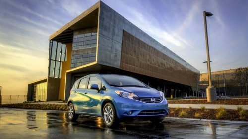 'You Could Be Fined $500:' Nissan Driver Films Man Getting Beat Up at Light. Then She Gets Call 8 Months Later