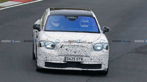 Das erste Elektroauto von Bentley zeigt sich als Erlkönig