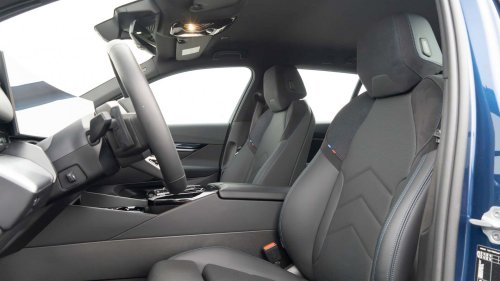 Al volante del BMW i5 eDrive40 Touring 2026, un familiar de futuro