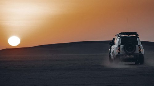 Le Defender partenaire officiel du Dakar 2026 : à l'œuvre dans le désert