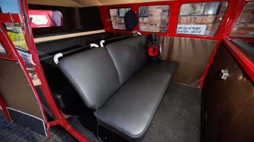 VW Bulli auf der Bremen Classic 2026: Einmal Schiene, einmal Stecker