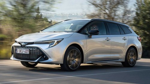 Sólo 4,5 l/100 km y 598 litros de maletero: el mejor Toyota para familias
