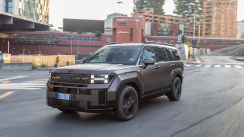 Le Hyundai Santa Fe hybride rechargeable a plus de puissance avec le modèle 2026