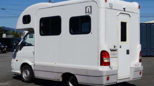 Las autocaravanas de ocasión en Japón molan: mira esta Mazda Bongo Camper