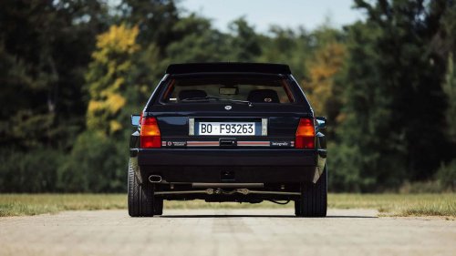 Este Lancia Delta HF Integrale negro, de Vasco Rossi, está en venta