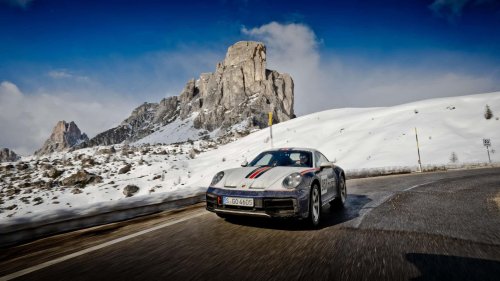 El Porsche 911 Dakar se toma unos días de descanso en los Dolomitas
