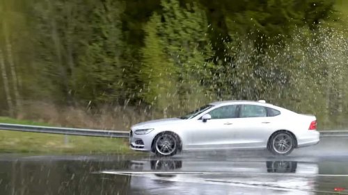 ‘Getting Rewarded for Making Bad Decisions’: Single Mom Goes to Shop for New Tires. Then She Leaves In Tears