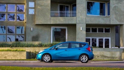 'You Could Be Fined $500:' Nissan Driver Films Man Getting Beat Up at Light. Then She Gets Call 8 Months Later